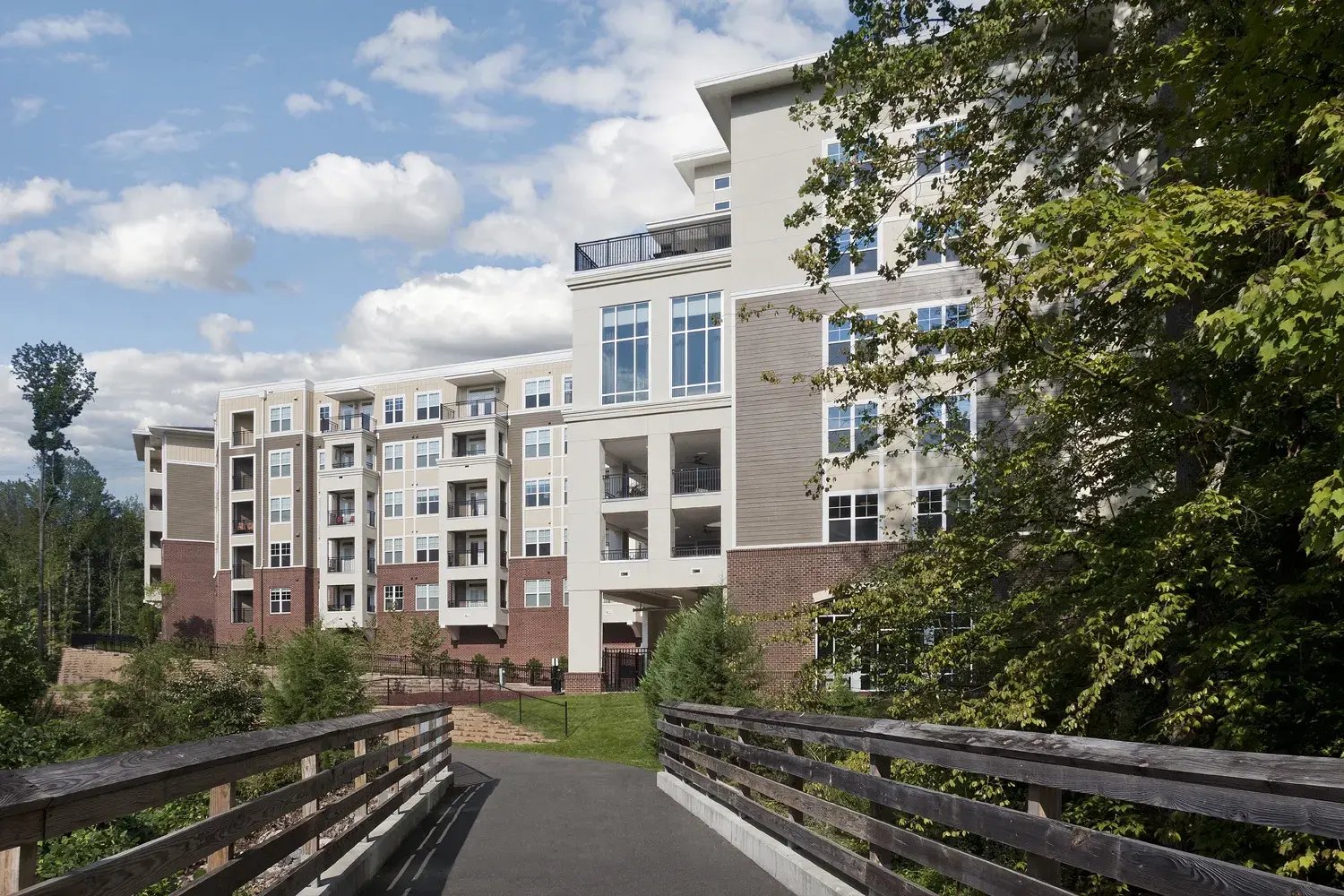 5mpextgreenwaybridgeandbuilding0956_resized