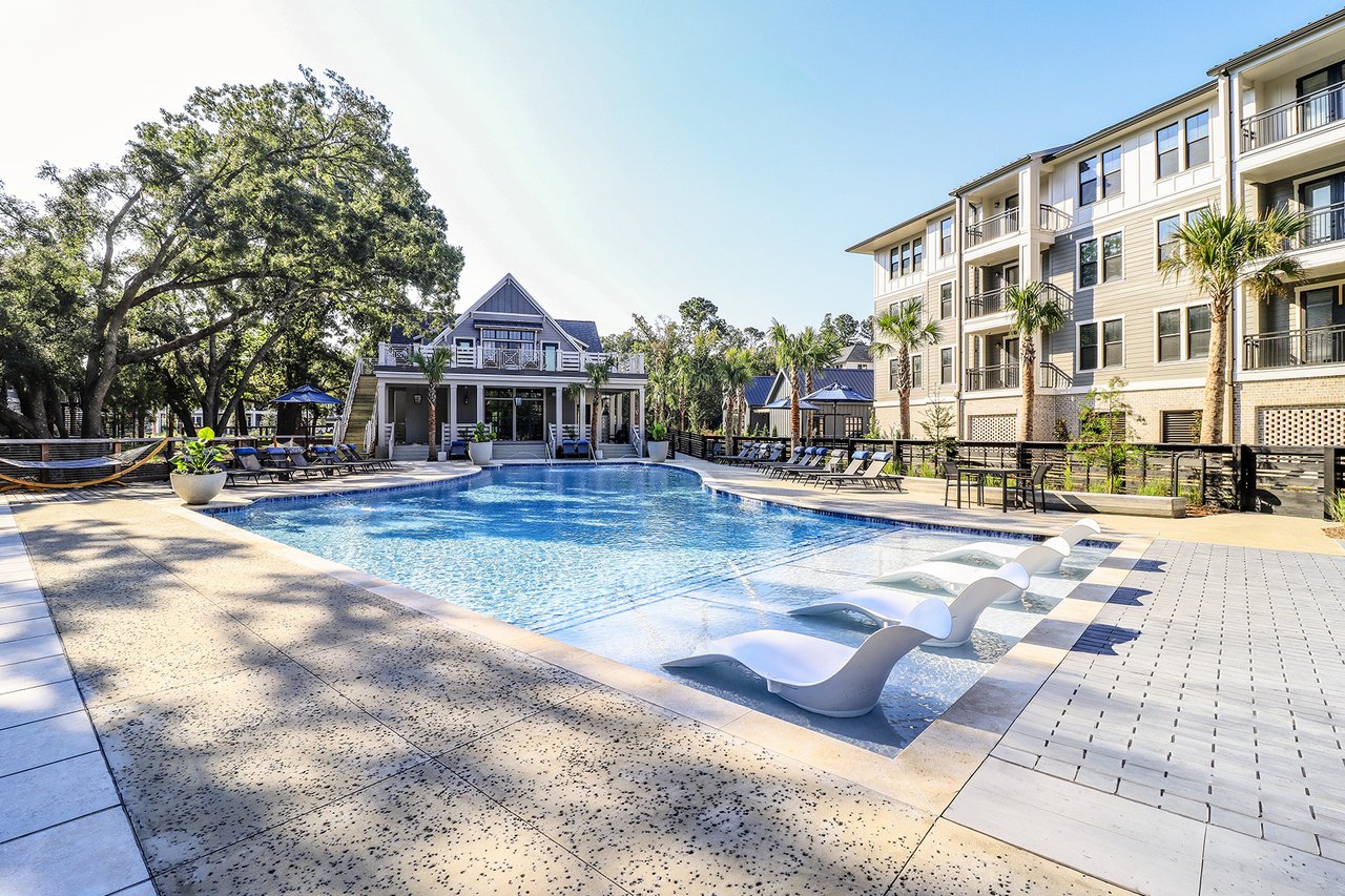 TheHenslow_Pool_02_HIGH_2025