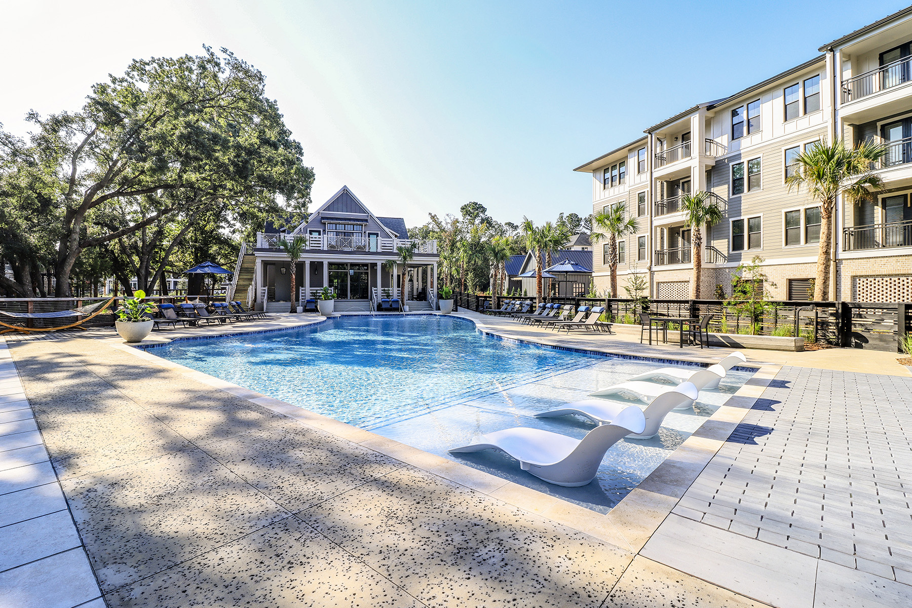 TheHenslow_Pool_02_HIGH_2025